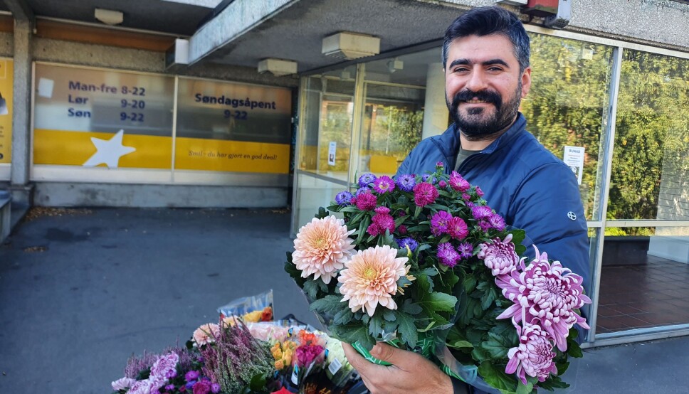 UTVIDER MED BLOMSTERBUTIKK: Feridun Ugur håper mange vil besøke den nye blomsterbutikken som skal åpne i Kolbotnveien 7. Foto: Yana Stubberudlien UTVIDER MED BLOMSTERBUTIKK: Feridun Ugur håper mange vil besøke den nye blomsterbutikken som skal åpne i Kolbotnveien 7. Foto: Yana Stubberudlien