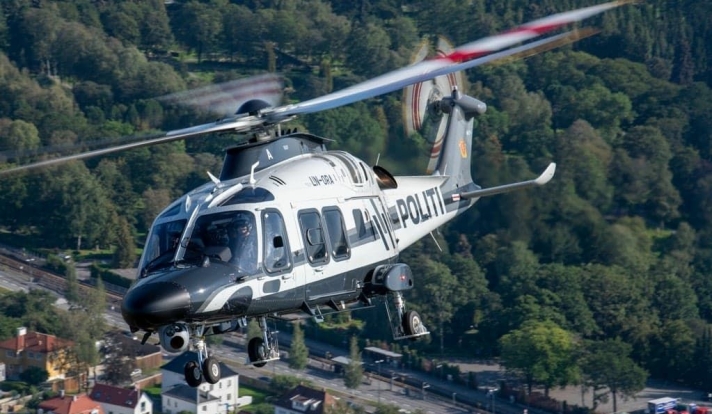 TRE ITALIENERE: Det var for ett år siden at politiet mottok tre nye helikoptre, og de italienske AW169-maskinene har ikke skuffet. Foto: JD