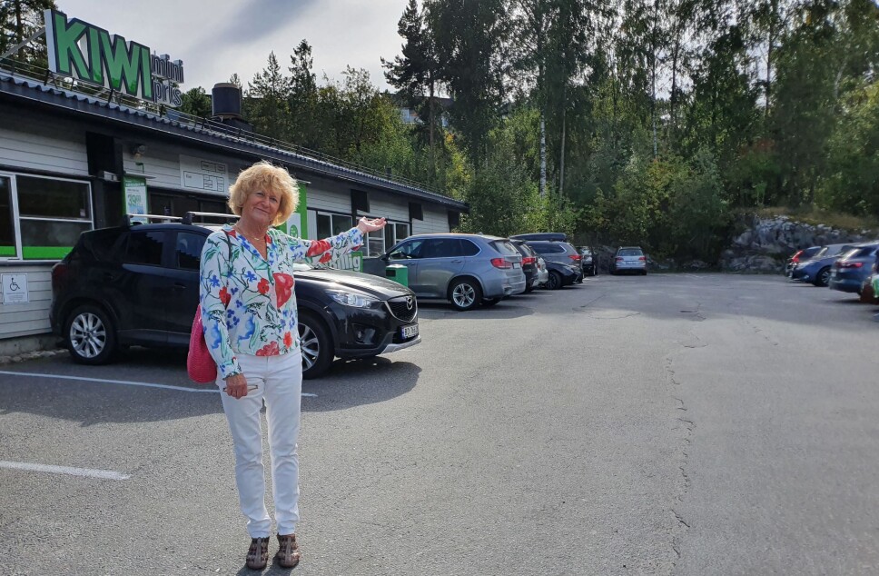 SPENNENDE PLANER: Her blir det et torg og et nytt helsesenter like ved, sier Kristin Tonga. Foto: Yana Stubberudlien SPENNENDE PLANER: Her blir det et torg og et nytt helsesenter like ved, sier Kristin Tonga. Foto: Yana Stubberudlien