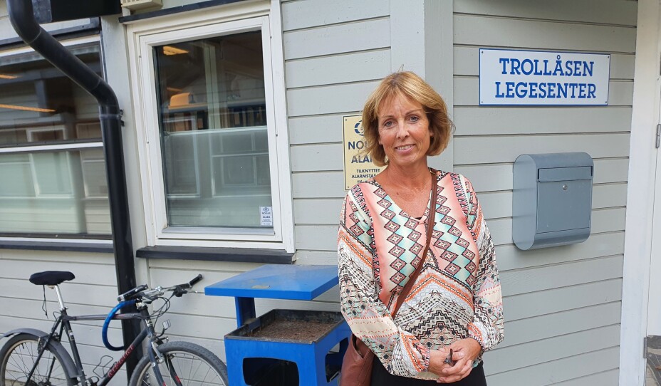 – FANTASTISKE NYHETER: – Det er fantastiske nyheter. Det er absolutt på tide at det skjer noe her på Trollåsen. Vi trenger et nytt og fint senter, sier Elisabeth Norderhaug (54) fra Kolbotn. Foto: Yana Stubberudlien – FANTASTISKE NYHETER: – Det er fantastiske nyheter. Det er absolutt på tide at det skjer noe her på Trollåsen. Vi trenger et nytt og fint senter, sier Elisabeth Norderhaug (54) fra Kolbotn. Foto: Yana Stubberudlien