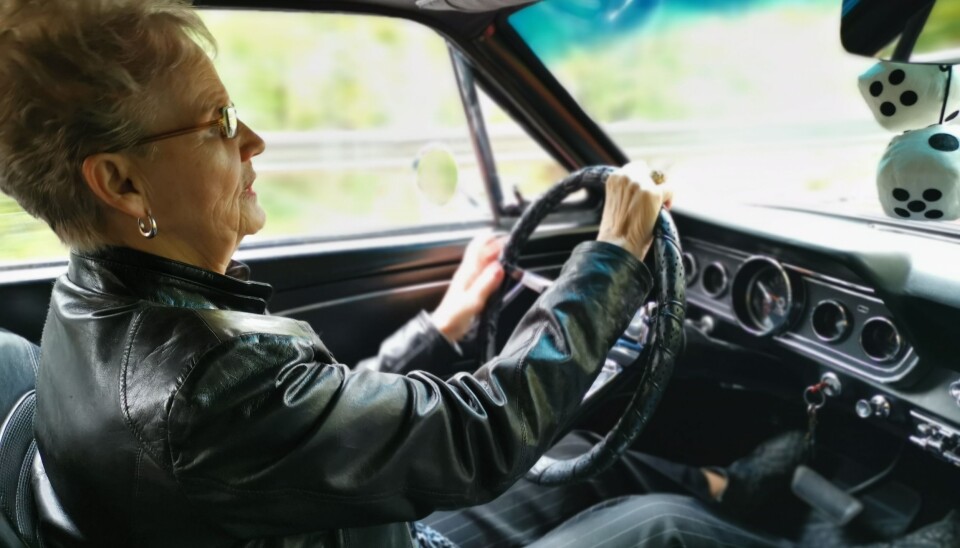 FULL KONTROLL: Eva har full kontroll mens vi cruiser nedover svingene på Gamle Mossevei. FULL KONTROLL: Eva har full kontroll mens vi cruiser nedover svingene på Gamle Mossevei.