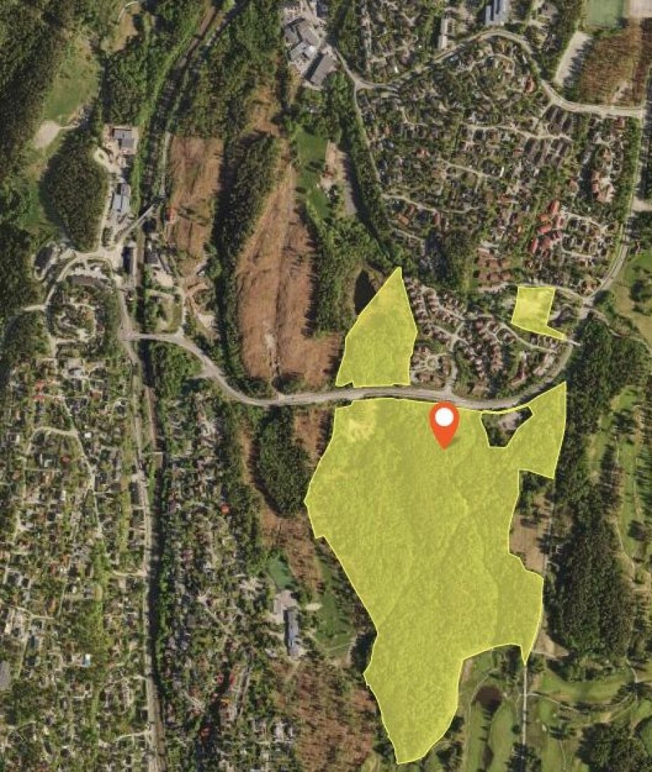 SELGER GRØNNE LUNGER: Kartet viser hele eiendommen Ødegård skog som ligger øst for Myrvoll stasjon. Delen av av eiendommen som er avsatt til kombinert bebyggelse og anleggsformål, foreslås solgt. Det er satt krav om felles reguleringsplan for alle eiendommer i sonen og regulering av en ny adkomstvei til Østli skole. Kilde: Norgeskart SELGER GRØNNE LUNGER: Kartet viser hele eiendommen Ødegård skog som ligger øst for Myrvoll stasjon. Delen av av eiendommen som er avsatt til kombinert bebyggelse og anleggsformål, foreslås solgt. Det er satt krav om felles reguleringsplan for alle eiendommer i sonen og regulering av en ny adkomstvei til Østli skole. Kilde: Norgeskart