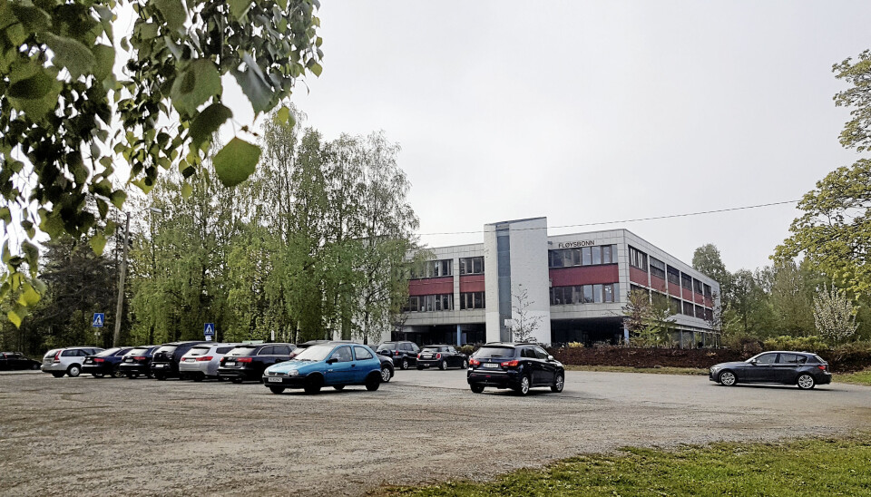 KORONARAMMET: En klasse og fem ansatte er satt i karantene på Fløysbonn skole i dag. Foto: Yana Stubberudlien KORONARAMMET: En klasse og fem ansatte er satt i karantene på Fløysbonn skole i dag. Foto: Yana Stubberudlien