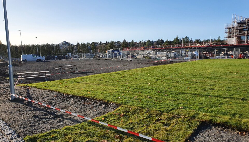 BLE UTSATT: Skogsåsen barnehage, som skulle stå ferdig på grusplassen i 2021, ble utsatt, men i juni 2021 skal kommunestyret vurdere behovet for denne barnehagen på nytt. BLE UTSATT: Skogsåsen barnehage, som skulle stå ferdig på grusplassen i 2021, ble utsatt, men i juni 2021 skal kommunestyret vurdere behovet for denne barnehagen på nytt.