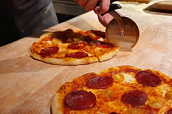 Lokker med surdeigspizza