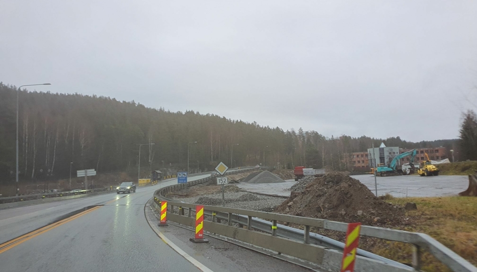 SKAL ÅPNES FOR GJENNOMKJØRING: Den nye rundkjøringen, som skal etableres nord i Lienga og Mastemyrveien, vil føre til at næringsfeltet i Lienga skal åpnes for gjennomkjøring. Foto: Yana Stubberudlien
