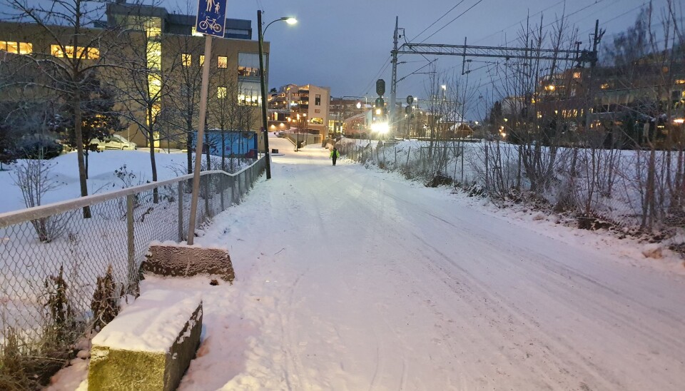 SKRED FOR 85 ÅR SIDEN: I 1936 ble det registrert et løsmasseskred ved Kolbotn stasjon. 'Forholdene da lignet på forholdene ved Bekkelaget stasjon, der et kvikkleireskred i 1953 kostet fem mennesker livet, og hvor både jernbane og vei skled ut', skriver geolog og professor emeritus Petter Nystuen fra Ås. Foto: Yana Stubberudlien SKRED FOR 85 ÅR SIDEN: I 1936 ble det registrert et løsmasseskred ved Kolbotn stasjon. 'Forholdene da lignet på forholdene ved Bekkelaget stasjon, der et kvikkleireskred i 1953 kostet fem mennesker livet, og hvor både jernbane og vei skled ut', skriver geolog og professor emeritus Petter Nystuen fra Ås. Foto: Yana Stubberudlien