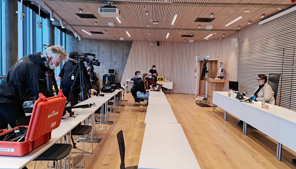 PRESSEOPPBUD: Både lokal- og rikspresse var til stede på pressekonferansen i Nordre Follo rådhus tidlig lørdag ettermiddag.