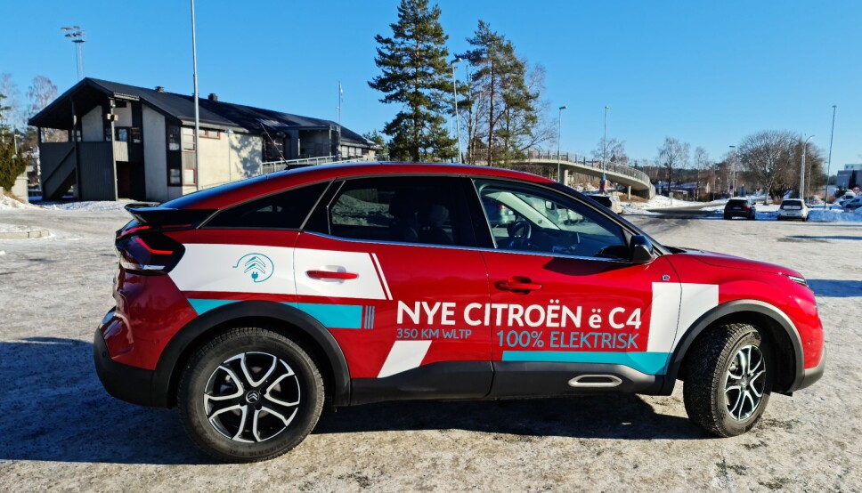 FREKK FRANSKMANN: Nye Citroën ë-C4 har fått strålende mottagelser etter at den ble lansert. Vi kjørte nyheten på kalde Oppegård-veier. FREKK FRANSKMANN: Nye Citroën ë-C4 har fått strålende mottagelser etter at den ble lansert. Vi kjørte nyheten på kalde Oppegård-veier.