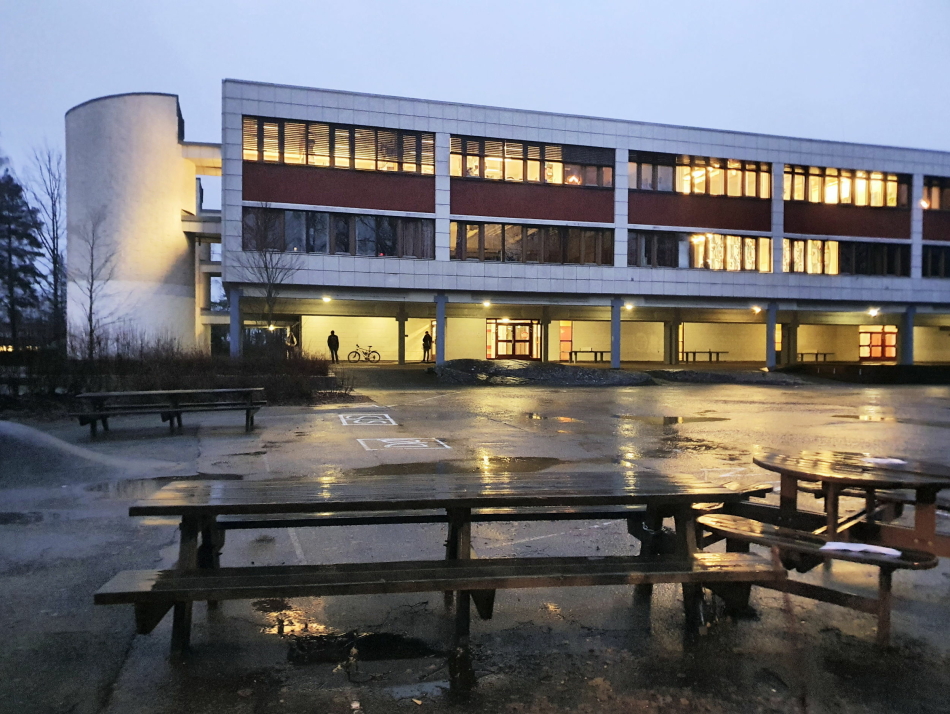 EN AV KLASSENE ER SATT I KARANTENE: 7. trinn ved Sofiemyr skole holder til på Fløysbonn skole. Foto: Yana Stubberudlien