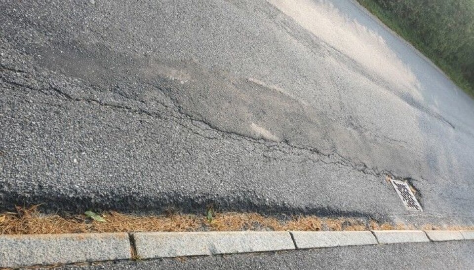 LAPPETEPPE: Holbergs vei fikk ikke ny asfalt i fjor, men kommunen skulle vurdere saken på nytt i 2021. Foto: Yana Stubberudlien LAPPETEPPE: Holbergs vei fikk ikke ny asfalt i fjor, men kommunen skulle vurdere saken på nytt i 2021. Foto: Yana Stubberudlien