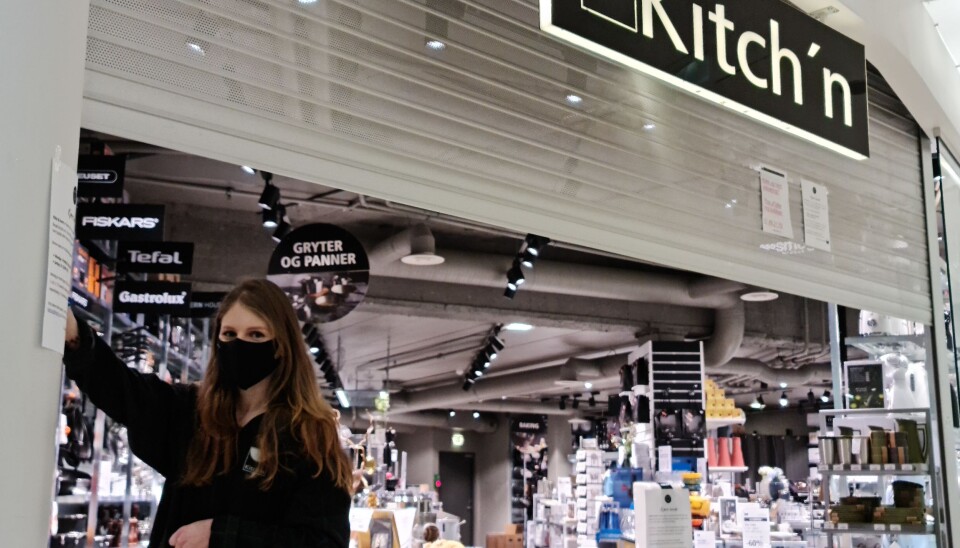 ÅPNET GITTERET: Etter seks uker som permittert var Silje Weidal veldig glad for å åpne dørene til Kitch'n på Kolbotn Torg mandag formiddag. ÅPNET GITTERET: Etter seks uker som permittert var Silje Weidal veldig glad for å åpne dørene til Kitch'n på Kolbotn Torg mandag formiddag.