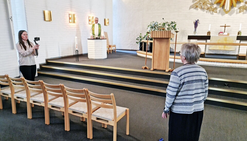 PROMOVIDEO: Både unge og eldre deltok da Greverud kirke lagde promovideo for drop-in-dåpen. PROMOVIDEO: Både unge og eldre deltok da Greverud kirke lagde promovideo for drop-in-dåpen.