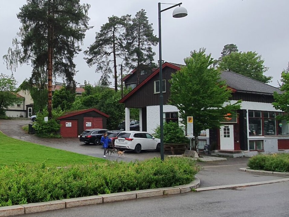 FEM ÅR PÅ KOLBOTN: Hjørnet ungdomskafe er drevet av kommunen og ligger midt i smørøyet på Kolbotn, på den kommunale eiendommen i Kolbotnveien 26, øst for det gamle rådhuset. Foto: Yana Stubberudlien FEM ÅR PÅ KOLBOTN: Hjørnet ungdomskafe er drevet av kommunen og ligger midt i smørøyet på Kolbotn, på den kommunale eiendommen i Kolbotnveien 26, øst for det gamle rådhuset. Foto: Yana Stubberudlien