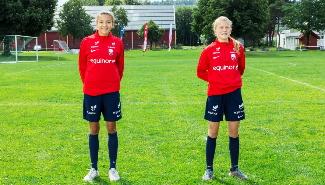 I RØDT, HVITT OG BLÅTT: Liliana Melissa og Malin Josefine ble tatt ut i knallhard konkurranse med de beste spillerne på Østlandet. I RØDT, HVITT OG BLÅTT: Liliana Melissa og Malin Josefine ble tatt ut i knallhard konkurranse med de beste spillerne på Østlandet.