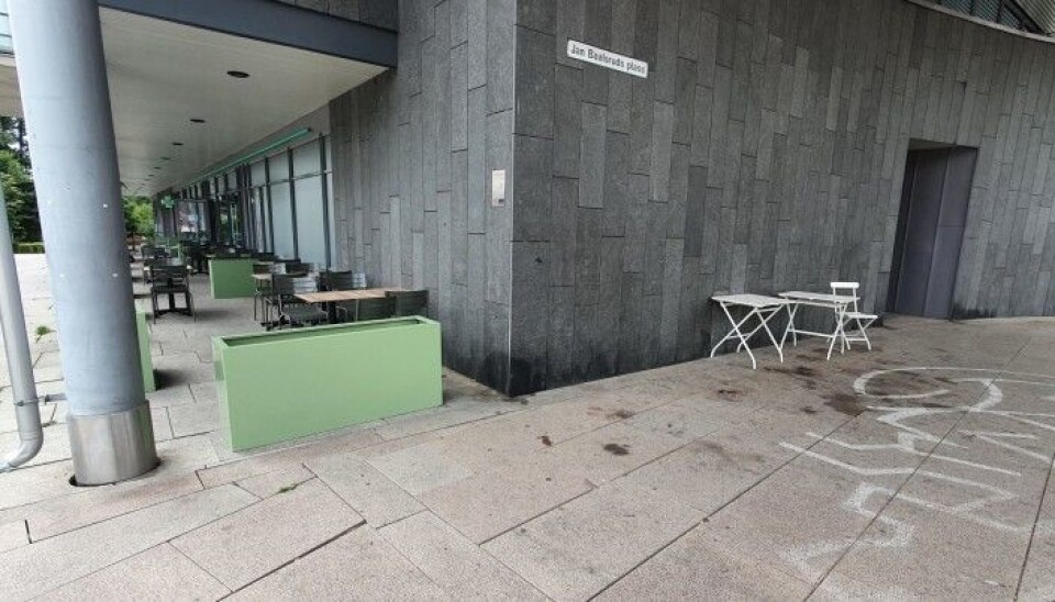 I GANG: Arbeidet med å friske opp Jan Baalsruds plass er nå i gang Se bilder lenger ned i saken for sammenligning. I GANG: Arbeidet med å friske opp Jan Baalsruds plass er nå i gang Se bilder lenger ned i saken for sammenligning.