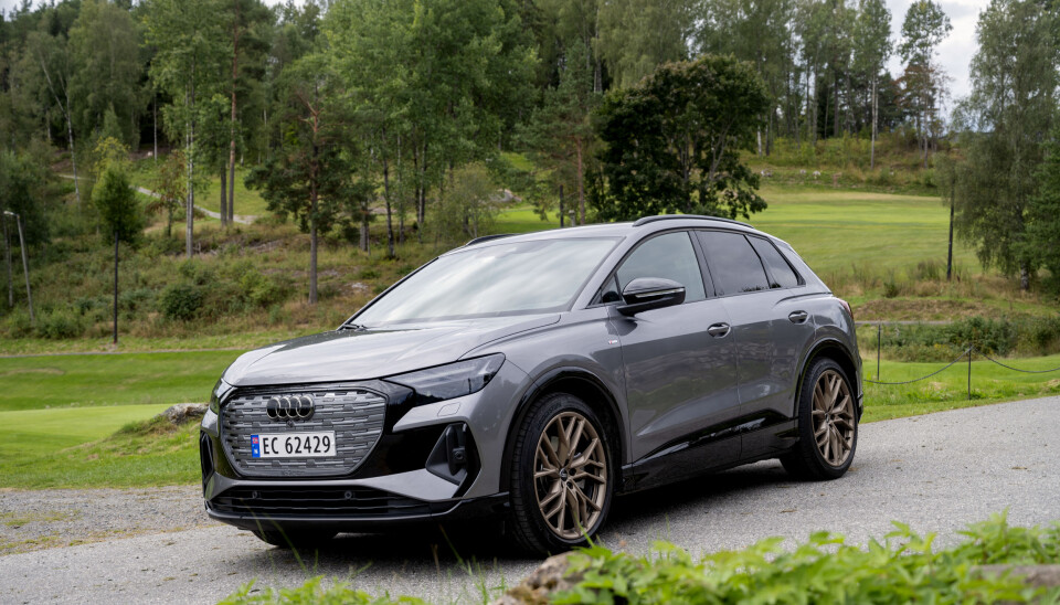 SLEKT: Det er ingen tvil om hvor Audi Q4 har opphavet sitt. Selv om formene har blitt rundere. SLEKT: Det er ingen tvil om hvor Audi Q4 har opphavet sitt. Selv om formene har blitt rundere.