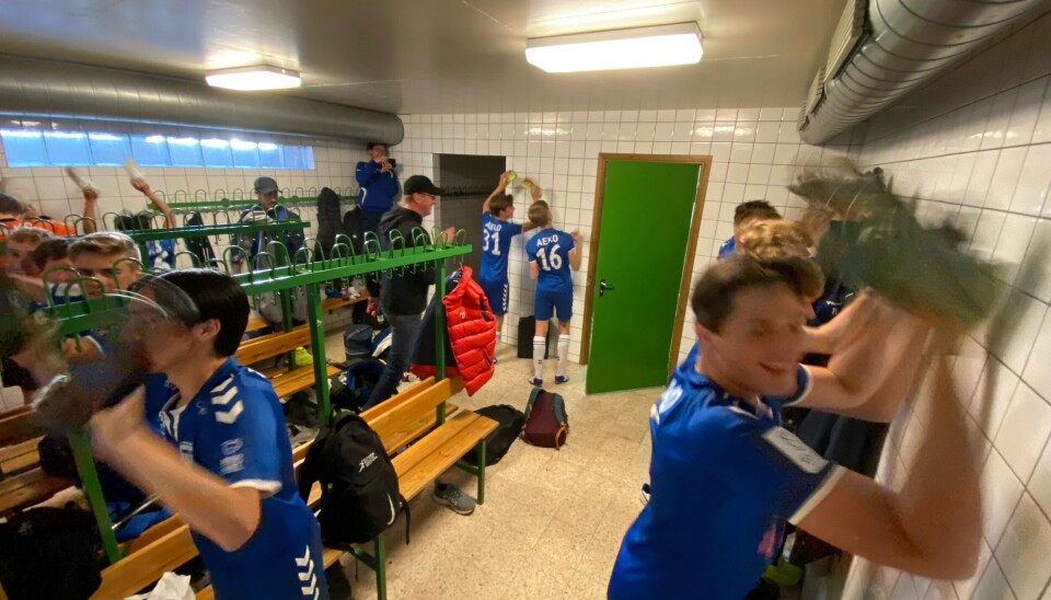 VILL JUBEL: Shalalalalala - ååååååå - Kolbotn kunne høres et godt stykke nedover Hallingdalen etter kampslutt. VILL JUBEL: Shalalalalala - ååååååå - Kolbotn kunne høres et godt stykke nedover Hallingdalen etter kampslutt.