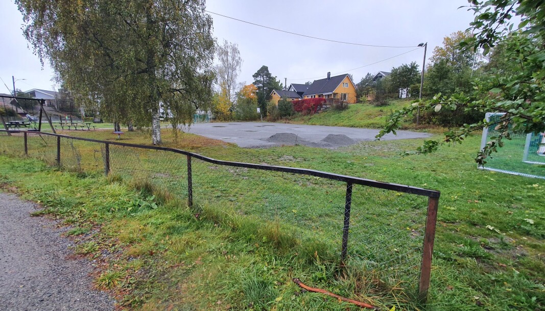 MYRAPARKEN: Bildet av Myraparken ble tatt i slutten av forrige uke, dagen etter at kommunen begynte å jobbe med istandsetting av parken. MYRAPARKEN: Bildet av Myraparken ble tatt i slutten av forrige uke, dagen etter at kommunen begynte å jobbe med istandsetting av parken.