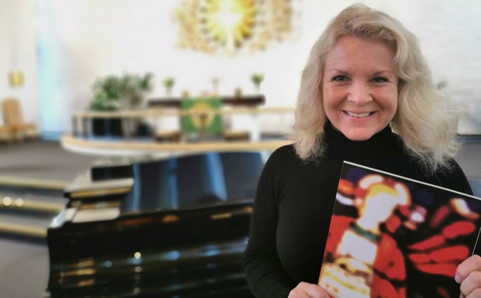 KJENT ANSIKT: Elisabeth Ødegård Widmer har vært musiker og sanger siden tidlig på 80-tallet og gitt ut seks plater. Hun har vært medlem i Oslo Gospel Choir, deltatt i Melodi Grand Prix og vært programleder på NRK. Nå dirigerer hun koret i Greverud kirke.