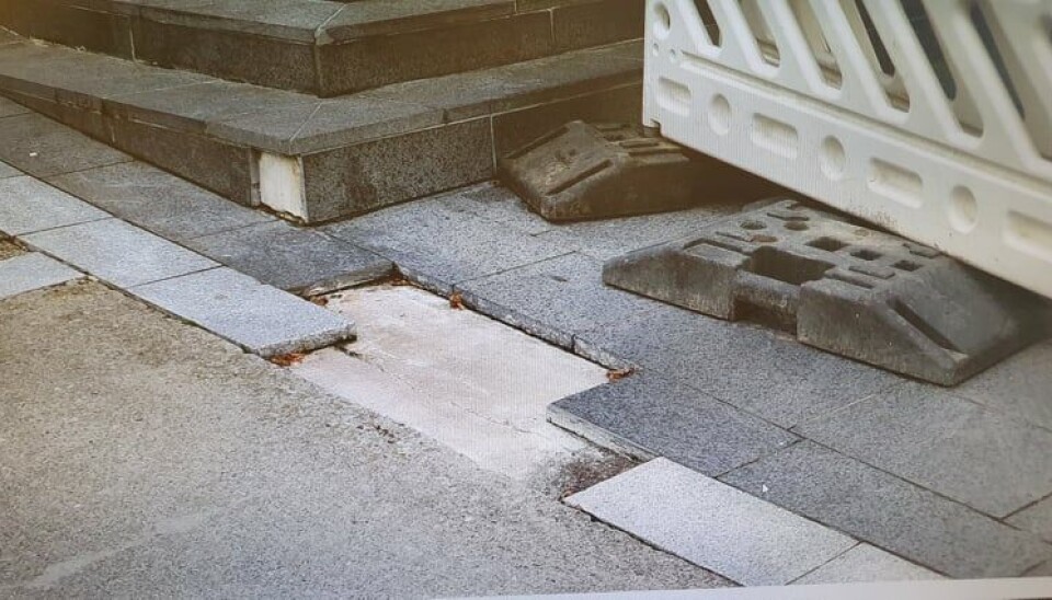 MANGLER FORTSATT: Flisene i trappepartiet ved inngangen til Kolben har ikke kommet på plass ennå. MANGLER FORTSATT: Flisene i trappepartiet ved inngangen til Kolben har ikke kommet på plass ennå.