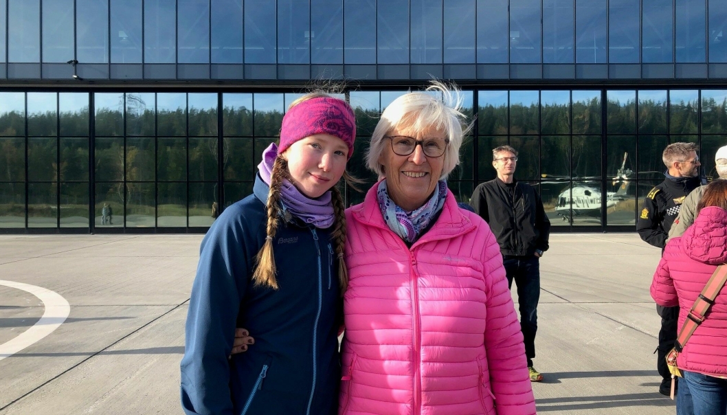BESØK FRA BERGEN: Anne Brit Lilletun Johansen tok med seg barnebarnet Marie Lilletun Botnevik til senteret, som var på besøk fra Bergen.