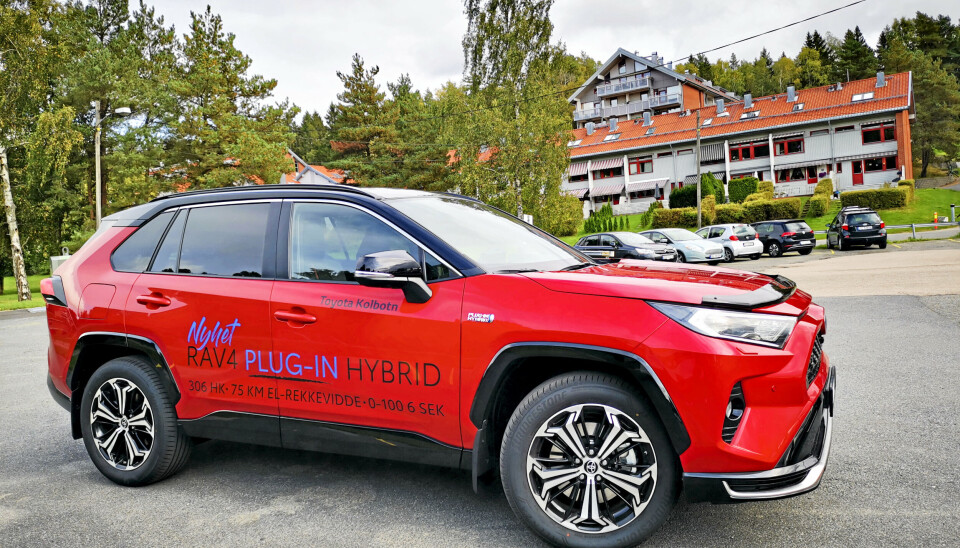 BLIR DYRERE: Ladbare hybrider, som Toyota RAV4, får et saftig avgiftshopp. BLIR DYRERE: Ladbare hybrider, som Toyota RAV4, får et saftig avgiftshopp.