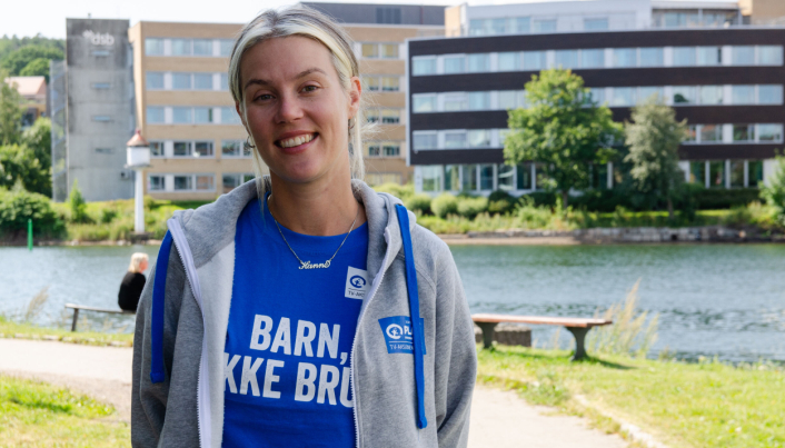 OPPFORDRER: Hanne Giskehaug, som er fylkesaksjonskoordinator for TV-aksjonen NRK Plan 2021 i Akershusregionen, oppfordrer både bedrifter og private til å støtte årets tv-aksjon.