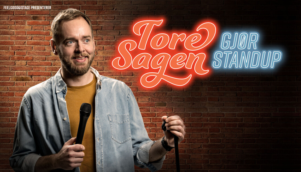 TORE ALENE: Mange har et forhold til Tore Sagen fra Radioresepsjonen eller Side om Side. 17. desember står han alene på scenen i Kolben med sitt første stand up-show. TORE ALENE: Mange har et forhold til Tore Sagen fra Radioresepsjonen eller Side om Side. 17. desember står han alene på scenen i Kolben med sitt første stand up-show.