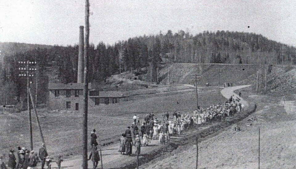 UPPIGARD: I riktig gamle dager, før sammenslåingen med nabogården Skigard, så det slik ut i Uppigard. UPPIGARD: I riktig gamle dager, før sammenslåingen med nabogården Skigard, så det slik ut i Uppigard.