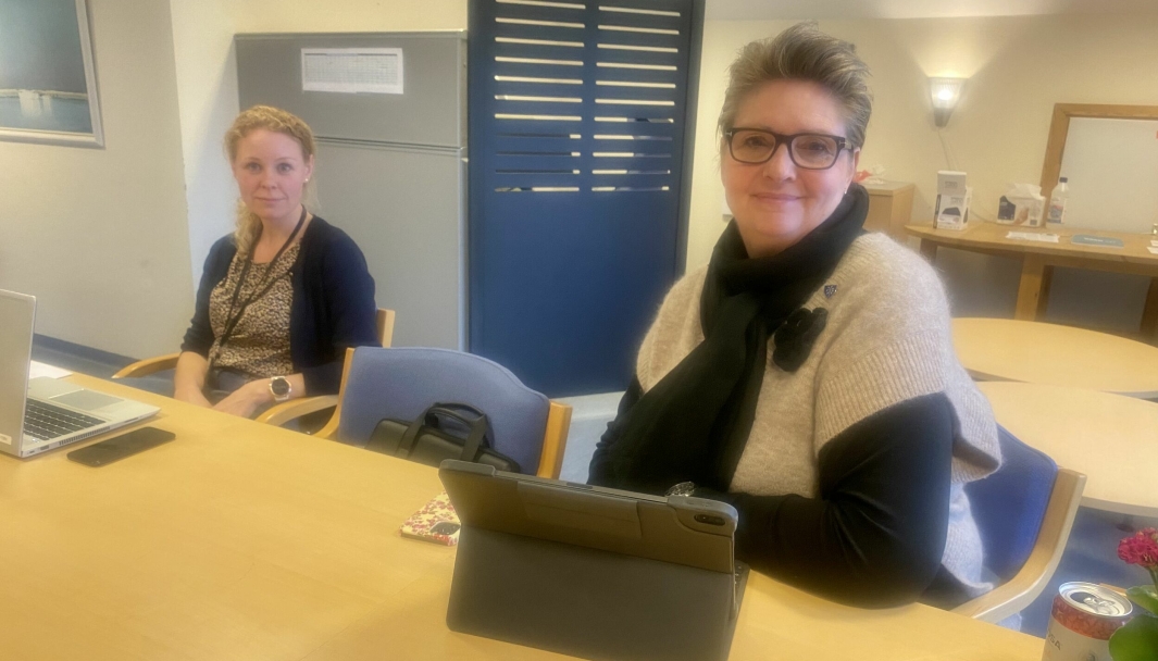INGEN NYE TILTAK: Kommuneoverlege Monica Viksaas-Biermann og ordfører Hanne Opdan ber folk å følge rådene for å unngå nye innstramminger.