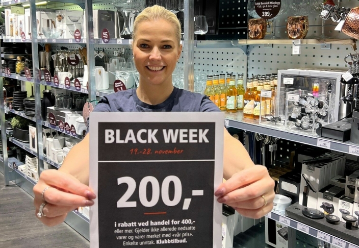 HELT I 200: Butikkleder Linda Kimbrell ved Kitch´n viser frem sitt beste Black Friday-tilbud.