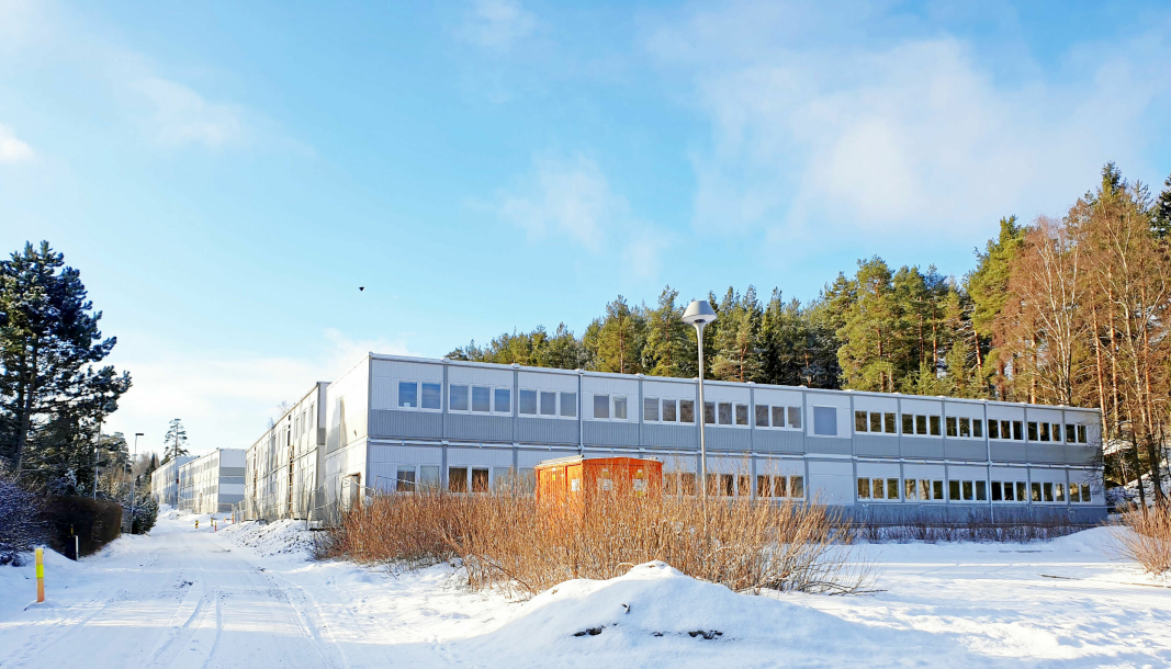 FOR SNART TRE ÅR SIDEN: Den midlertidige skolen i Solkollen, som ligger like ved Kolbotn gravlund, ble bygget i januar 2019.
