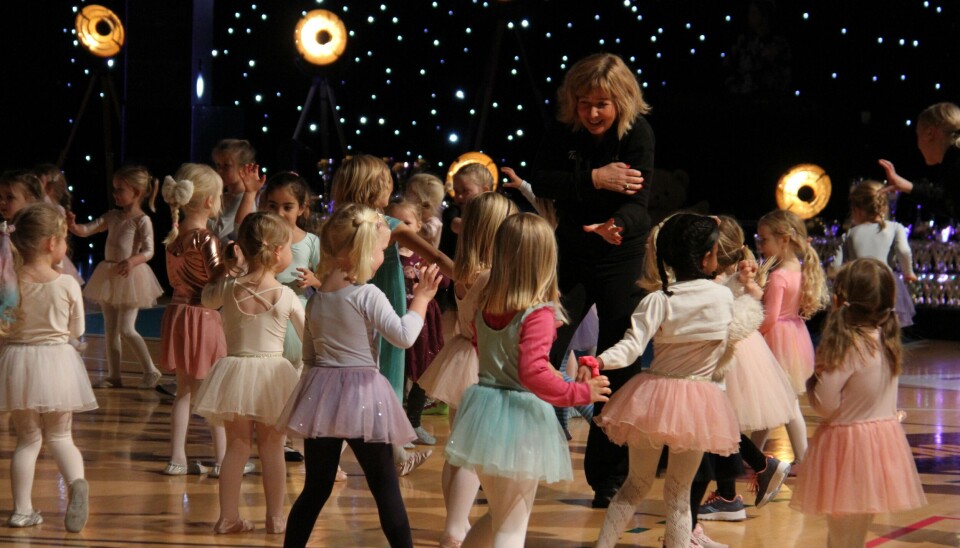 GØY MED DANS: Her er det danseglede for alle penga Tove Morstad trives som plommen i egget med å lære bort danseglede. GØY MED DANS: Her er det danseglede for alle penga Tove Morstad trives som plommen i egget med å lære bort danseglede.