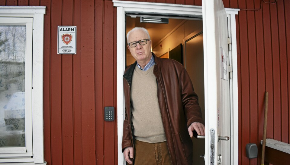 GI OPPMERKSOMHET OG OMTANKE: – Alle kan være med å lyse opp årets mørkeste dag ved å vise oppmerksomhet og omtanke for menneskene rundt oss, sier leder Dag Johnsrud i Oppegård Røde Kors. GI OPPMERKSOMHET OG OMTANKE: – Alle kan være med å lyse opp årets mørkeste dag ved å vise oppmerksomhet og omtanke for menneskene rundt oss, sier leder Dag Johnsrud i Oppegård Røde Kors.