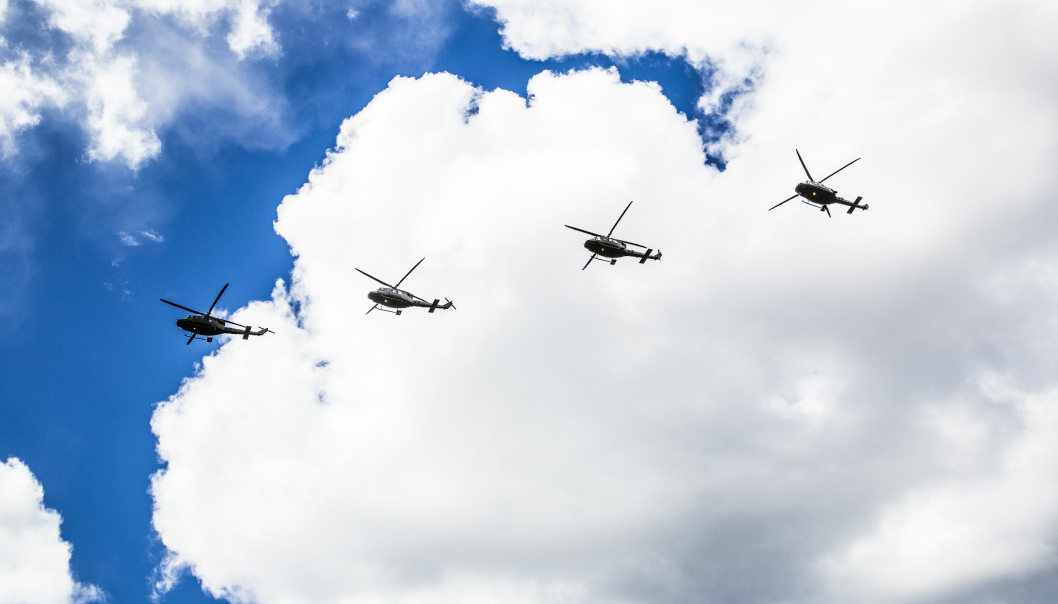 HELIKOPTERFORMASJON: På bilde ser du fire Bell-412-helikoptre som fløy i formasjon under frigjørings- og veterandagen i 2015 på Akershus Festning.