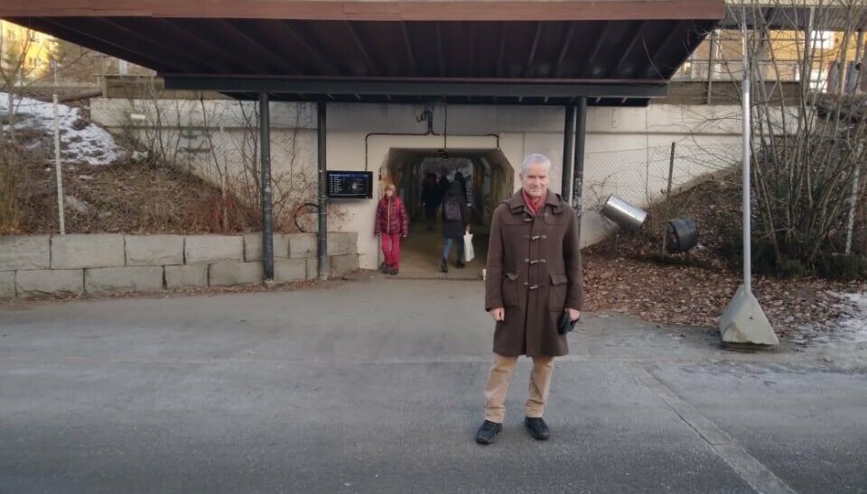 SKUFFET: Michael Blümlein (78) fra Kolbotn har sendt to alternative forslag for en trappefri adkomst til plattformene to og tre ved Kolbotn stasjon, men forslaget hans ble avvist av Bane NOR. SKUFFET: Michael Blümlein (78) fra Kolbotn har sendt to alternative forslag for en trappefri adkomst til plattformene to og tre ved Kolbotn stasjon, men forslaget hans ble avvist av Bane NOR.