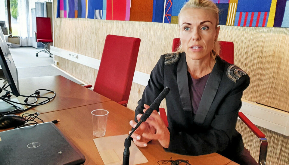 UENIG MED LEGEN: Leser Thomas Kenworthy mener kommunelege Kerstin Anine johnsen Myhrvold kaster sten fra sitt moralske glasshus UENIG MED LEGEN: Leser Thomas Kenworthy mener kommunelege Kerstin Anine johnsen Myhrvold kaster sten fra sitt moralske glasshus