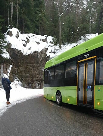 STÅR FAST: De siste dagene har dette vært et vekjent problem for Svartskog-bussen.