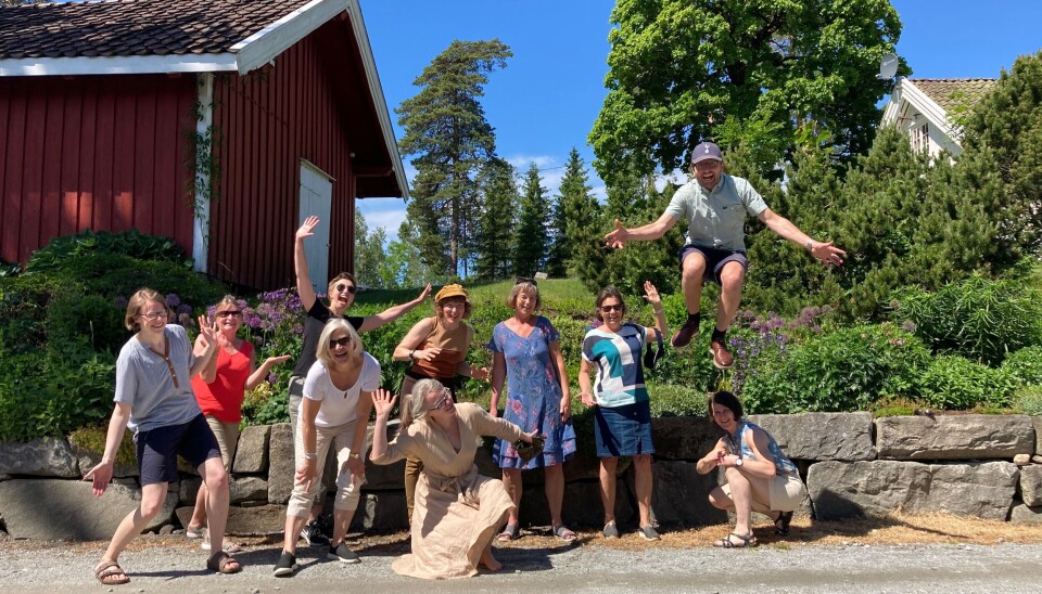 SOMMERFEST: På bildet, som ble tatt under fjorårets sommerfest for de ansatte ved det lokale biblioteket, kan du se Aase-Liv Birkenes sammen med de lokale bibliotekarene. SOMMERFEST: På bildet, som ble tatt under fjorårets sommerfest for de ansatte ved det lokale biblioteket, kan du se Aase-Liv Birkenes sammen med de lokale bibliotekarene.