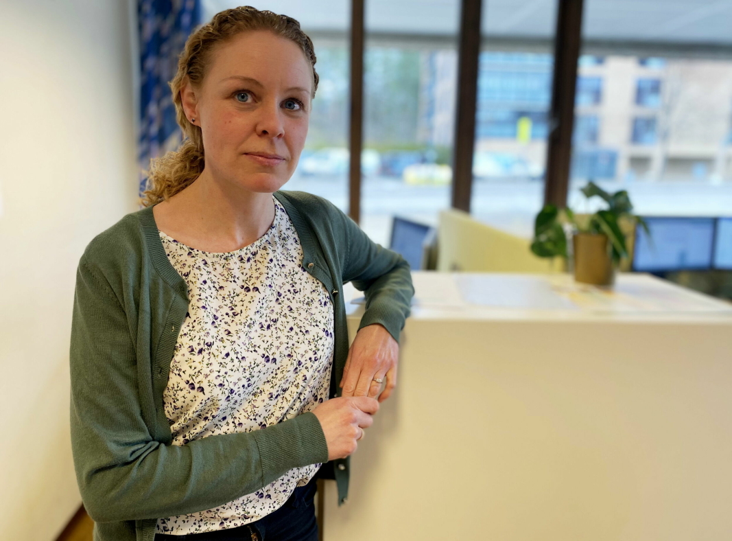 BEKYMRET: – Vi er bekymret for overbelastning av de samfunnskritiske tjenestene ved mye sykdom blant de ansatte i disse tjenestene, sier Monica Viksaas Biermann, som er assisterende kommuneoverlege i Nordre Follo.