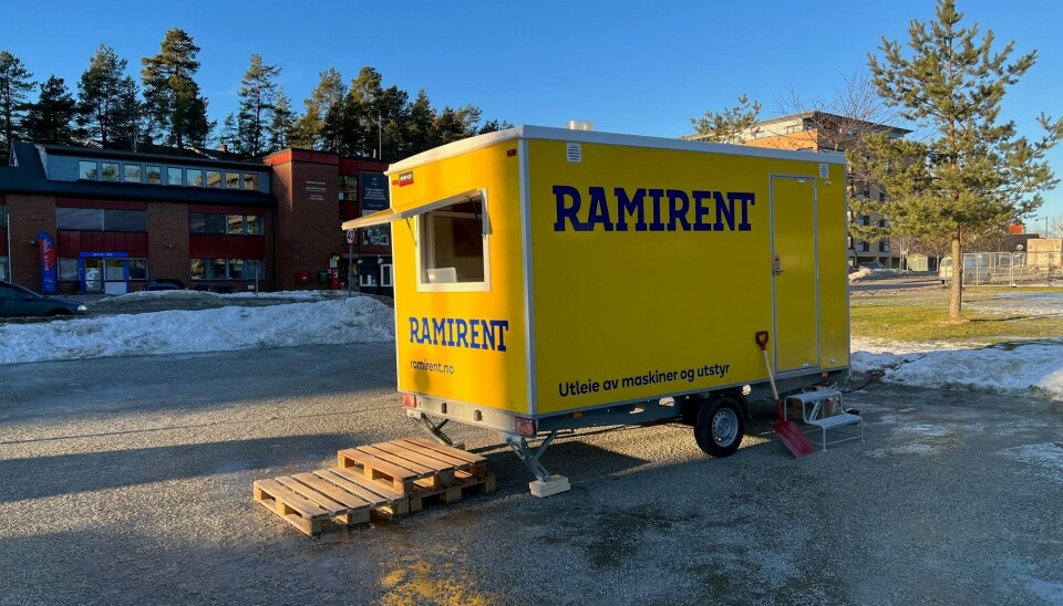 KORONA-BUA: I denne gule bua foran Gamle Oppegård Rådhus er det mulig å PCR-teste seg. KORONA-BUA: I denne gule bua foran Gamle Oppegård Rådhus er det mulig å PCR-teste seg.