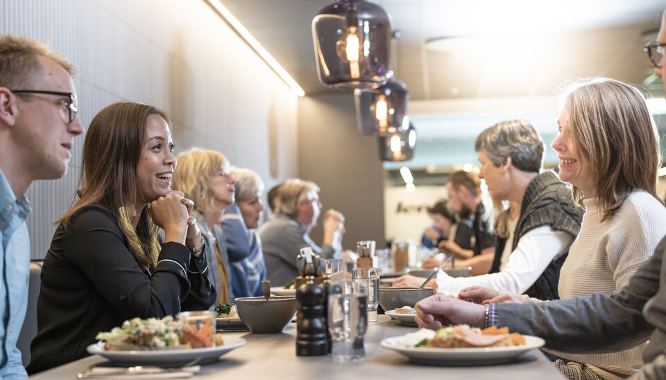 POPULÆRT MØTEPLASS: Kantinen er et populært møteplass på Rosenholm Campus. POPULÆRT MØTEPLASS: Kantinen er et populært møteplass på Rosenholm Campus.