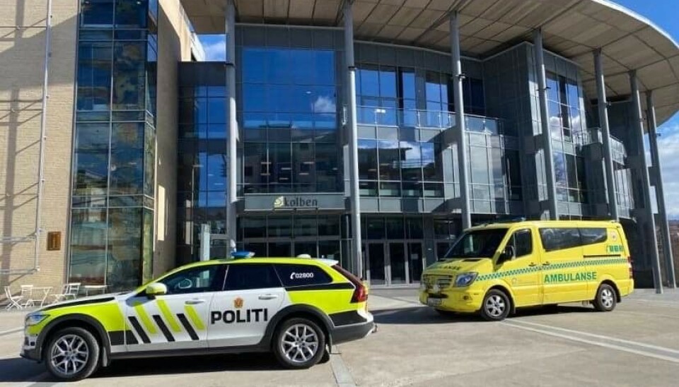 RYKKET UT: Politi og ambulanse rykket ut etter at de fikk melding om at en persone hadde oppført seg truende med en kniv i Kolen, fredag ettermiddag. RYKKET UT: Politi og ambulanse rykket ut etter at de fikk melding om at en persone hadde oppført seg truende med en kniv i Kolen, fredag ettermiddag.