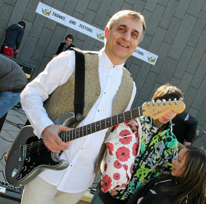 PRIMUS MOTOR: Gitarlærer Miroslaw «Carlos» Kaczmarczyk ved den lokale kulturskolen er både initiativtaker og kunstnerisk leder for festivalen.