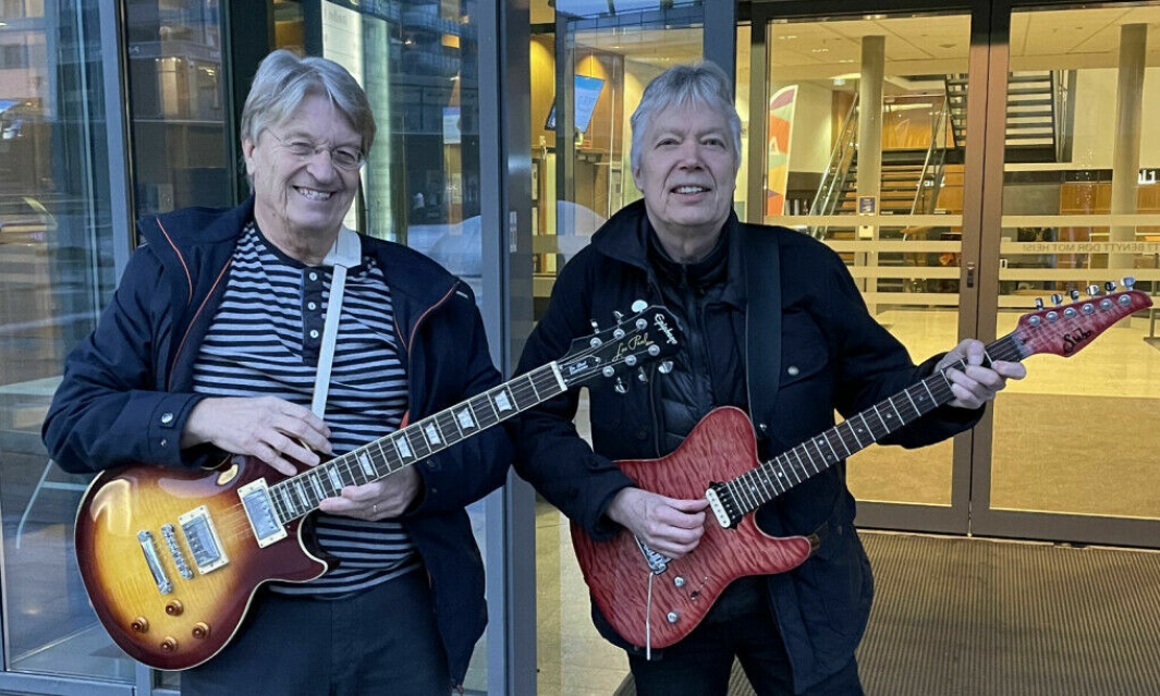 STÅR BAK PROSJEKTET: Det er de musikerne Sigurd Dancke og Tom Andresen som står bak prosjektet Rockerevyen, som er en blanding av sang, musikk, dans, og drama.