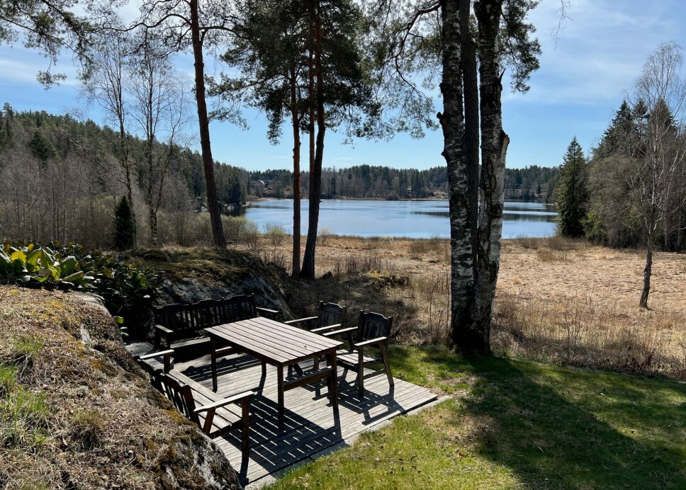 EGEN STRANDLINJE: På eiendommen i Tusseveien 20 får du utsikt til Tussetjern, men også din egen strandlinje. EGEN STRANDLINJE: På eiendommen i Tusseveien 20 får du utsikt til Tussetjern, men også din egen strandlinje.