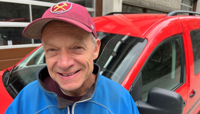 OPTIMIST: Sturla Siger er budsjef for alle avisbudene i Oppegård Avis, i tillegg til å være ihuga West Ham-supporter. OPTIMIST: Sturla Siger er budsjef for alle avisbudene i Oppegård Avis, i tillegg til å være ihuga West Ham-supporter.