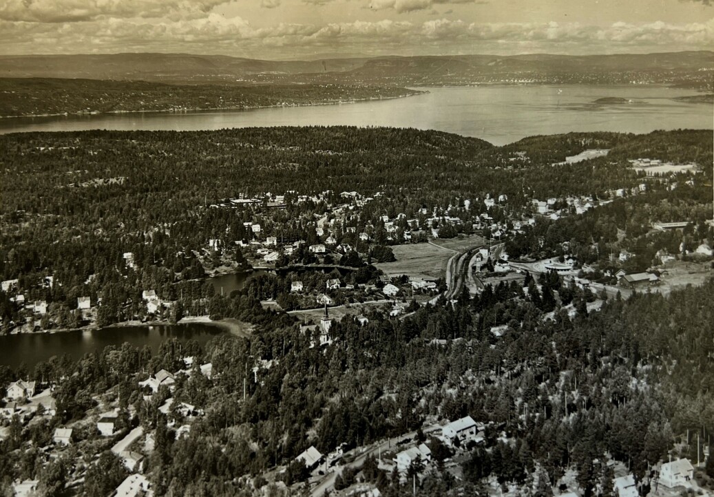 MER SKOG: Det var betydelig mer skog på den tiden. I forgrunnen ser vi starten på Valhallaveien og cirka midt i bildet ser du kirkespiret på Kolbotn kirke. MER SKOG: Det var betydelig mer skog på den tiden. I forgrunnen ser vi starten på Valhallaveien og cirka midt i bildet ser du kirkespiret på Kolbotn kirke.