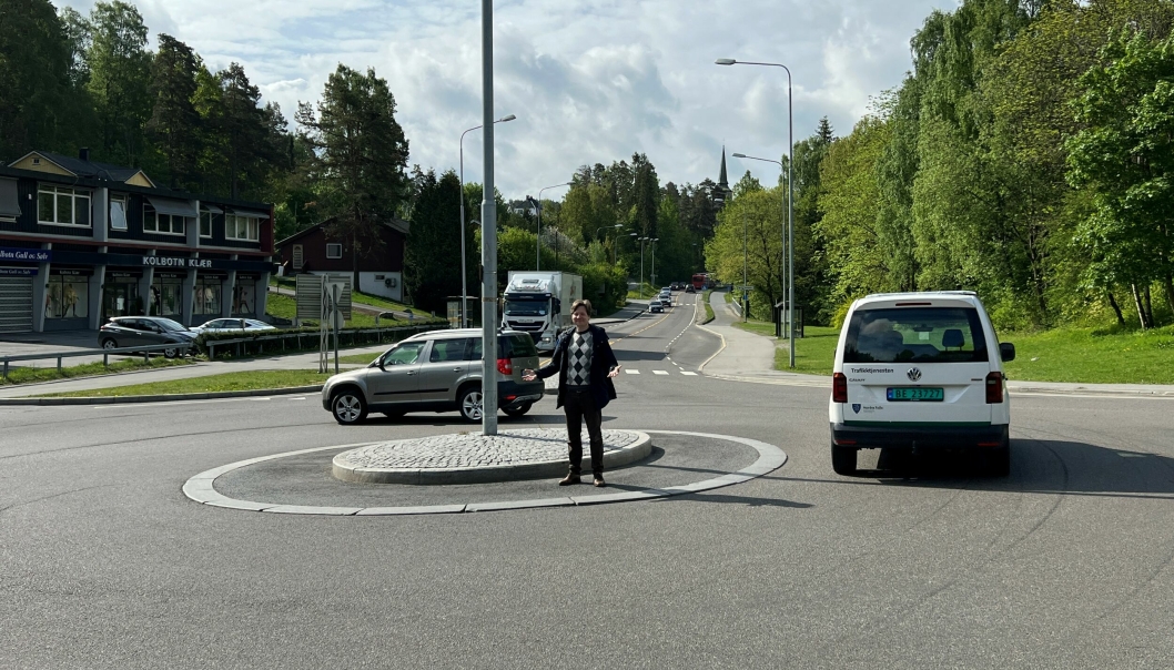 HVA ER RIKTIG: Plassering i rundkjøring skaper debatt. Har trafikklærer Andreas Johansen fasit?